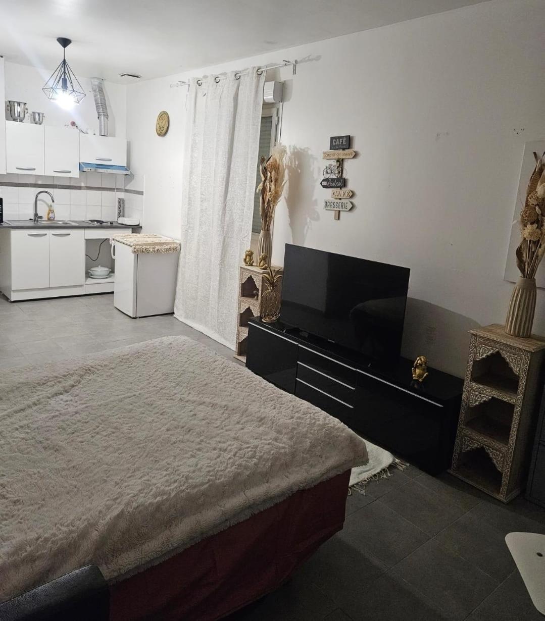 Studio A 2 Arret De Gare Du Nord Pierrefitte-sur-Seine Kültér fotó